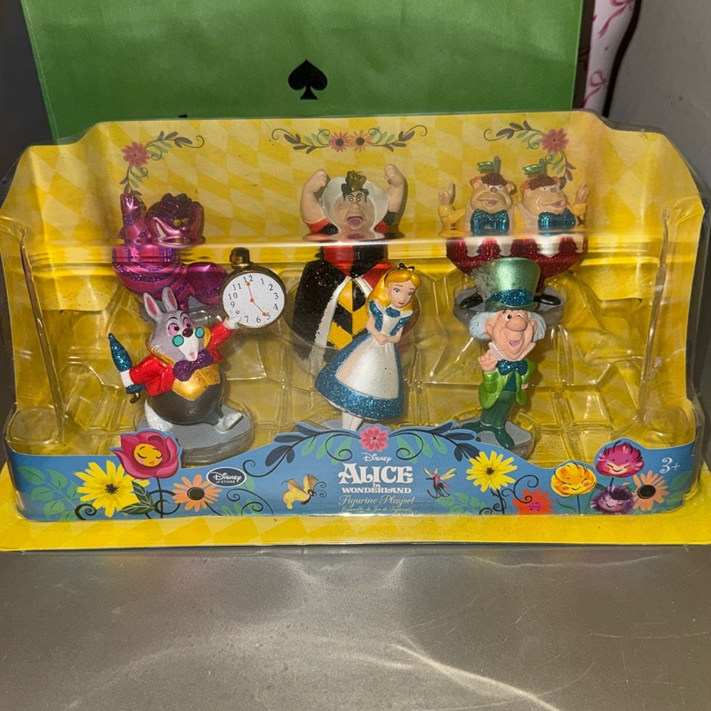 Alice In wonderland figurine play set